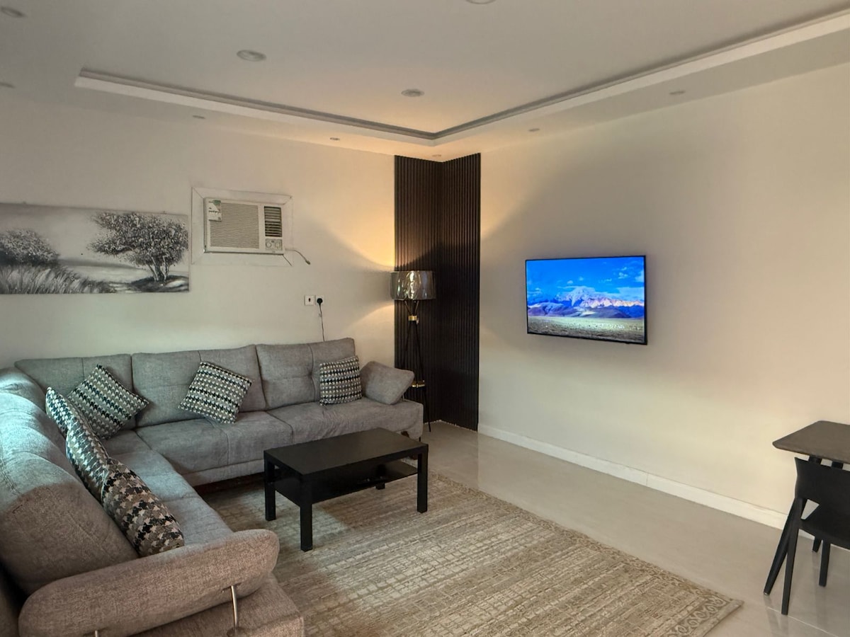 f2a7e505-eeaa-4ea1-b90d-49f9b4b3728c