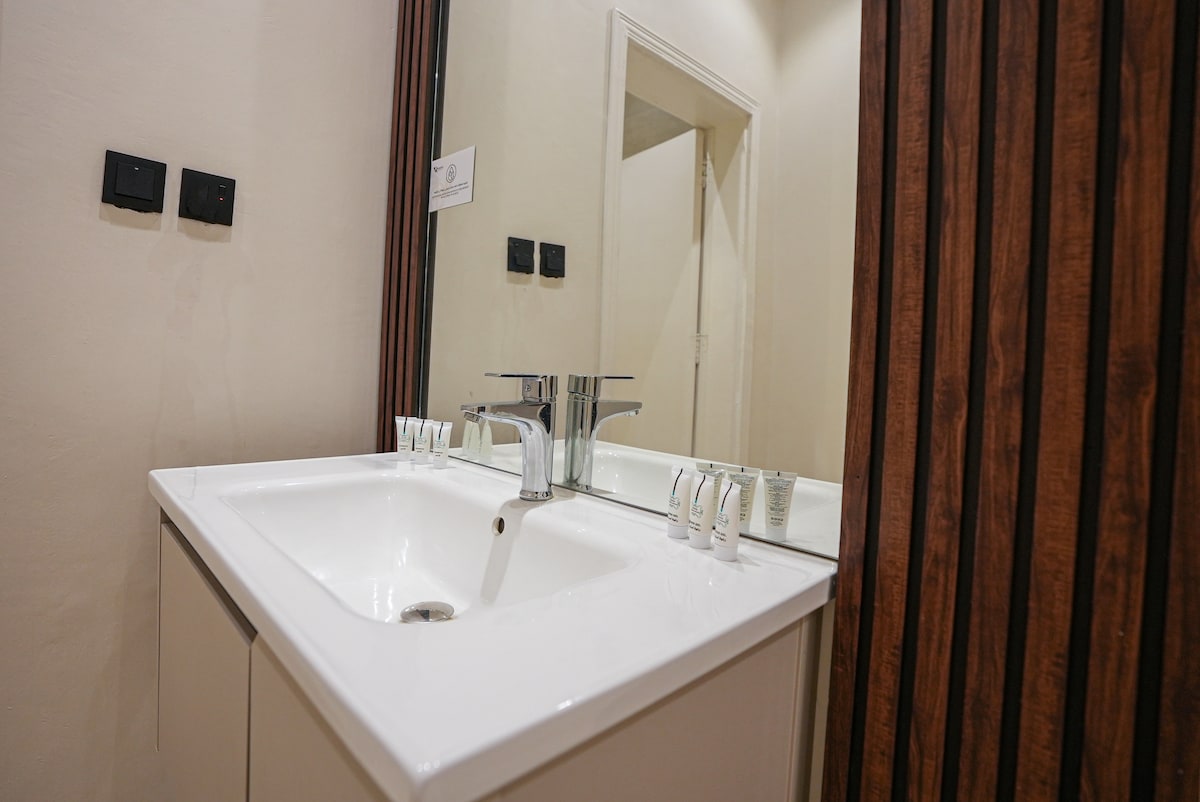 faf683dc-b53b-40ad-9772-08bba8ec4d1e